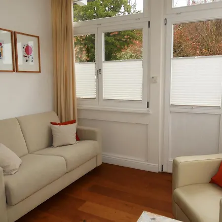 Strandnahe Und Moderne Mit Terrasse, Ravensberg, *