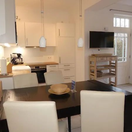 Strandnahe Und Moderne Mit Terrasse, Ravensberg, Lejlighed *