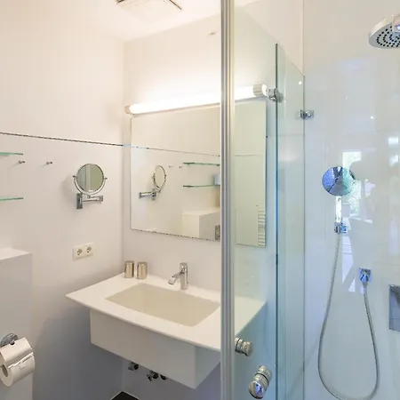 Strandnahe Und Moderne Mit Terrasse, Ravensberg, Apartamento