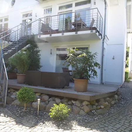 Strandnahe Und Moderne Mit Terrasse, Ravensberg, Binz