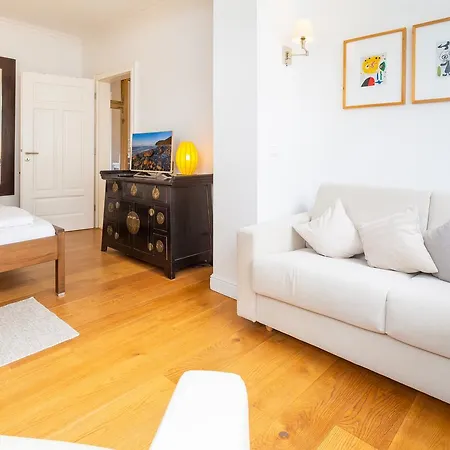 Strandnahe Und Moderne Mit Terrasse, Ravensberg,