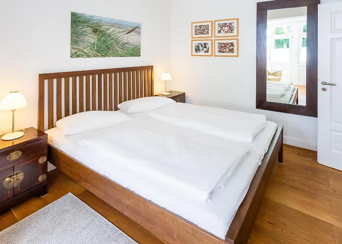 Strandnahe Und Moderne Mit Terrasse, Ravensberg,