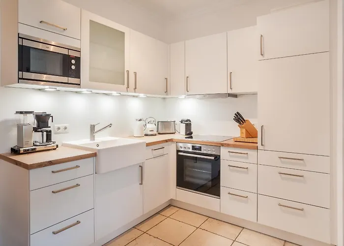 Strandnahe Und Moderne Mit Terrasse, Ravensberg, Binz