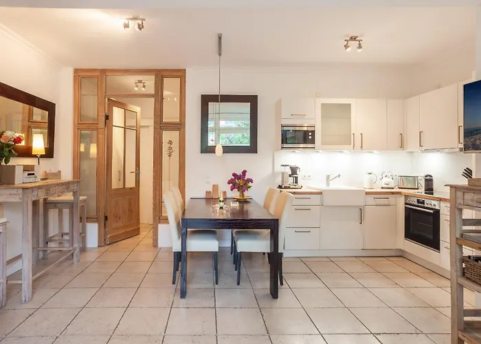 Strandnahe Und Moderne Mit Terrasse, Ravensberg, Binz